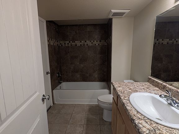 4th image of 559 W Jessup St