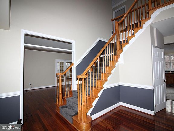 3rd image of 63 Brookesmill Ln