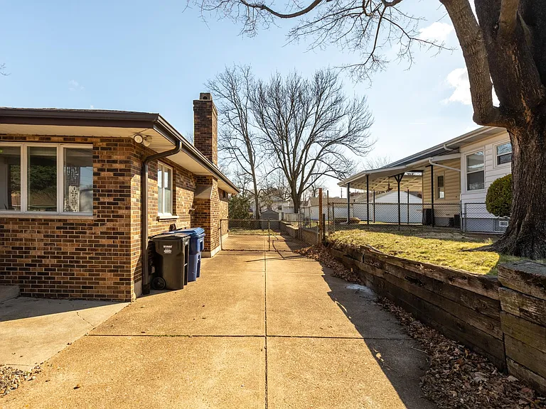 356 W Loretta Ave — Photo 31