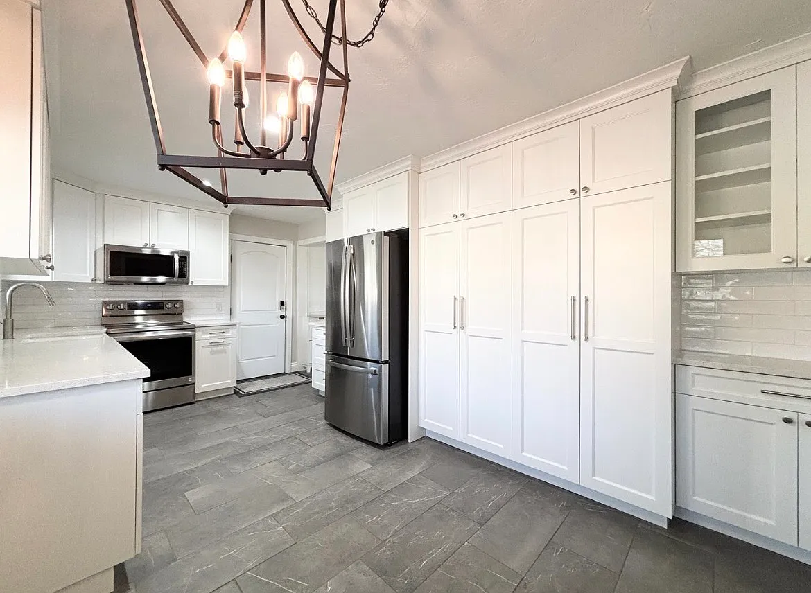 4 bed, 2400 sqft, $3,600 — Photo 4