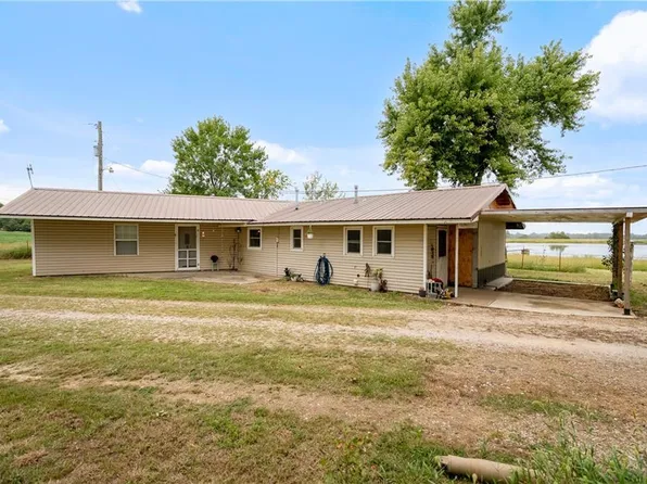 1698 9000th Rd, Oswego, KS 67356