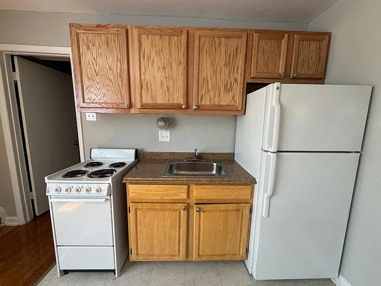 1111 D St NE — Photo 20