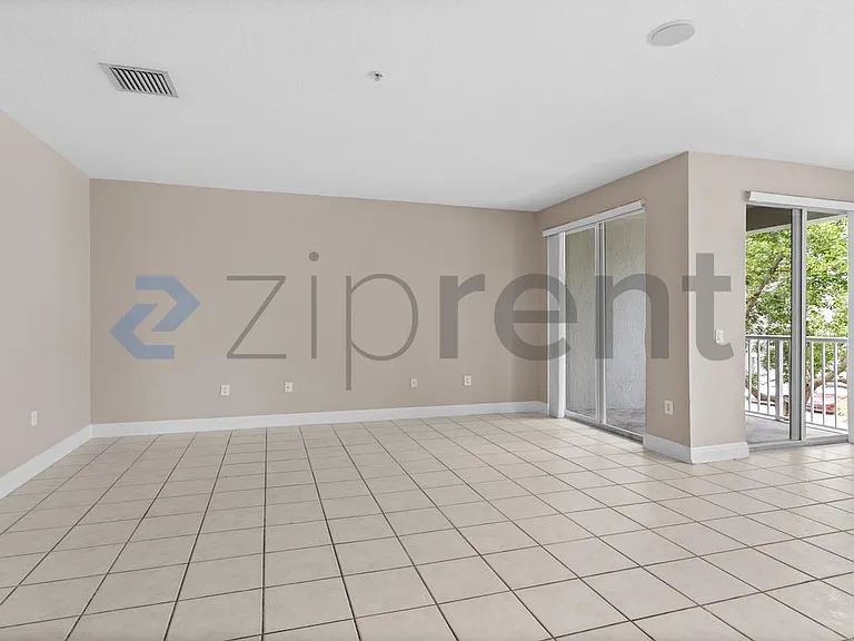 1015 Shoma Dr — Photo 3