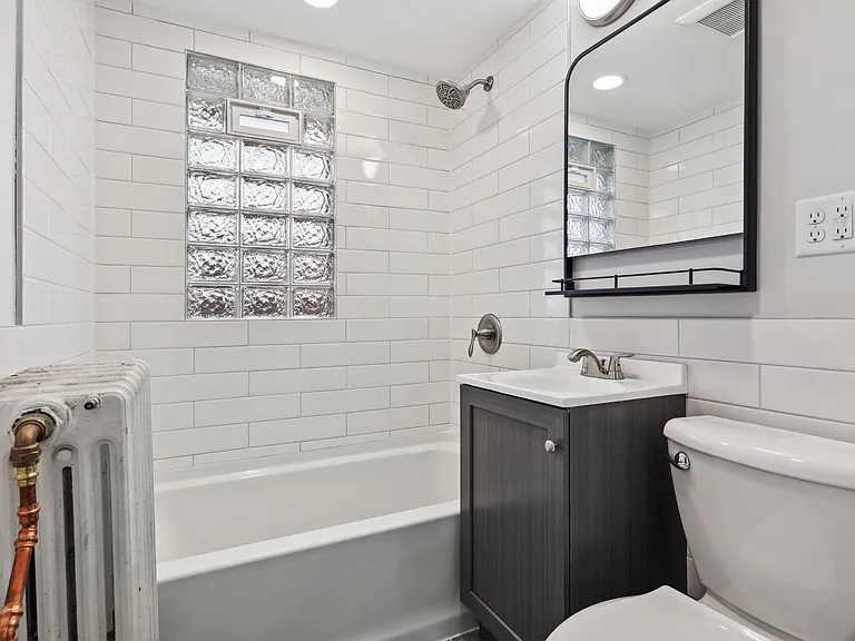 28 Sheridan Ave S #2 — Photo 7