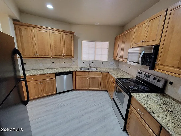 1629 E Grandview Rd — Photo 9