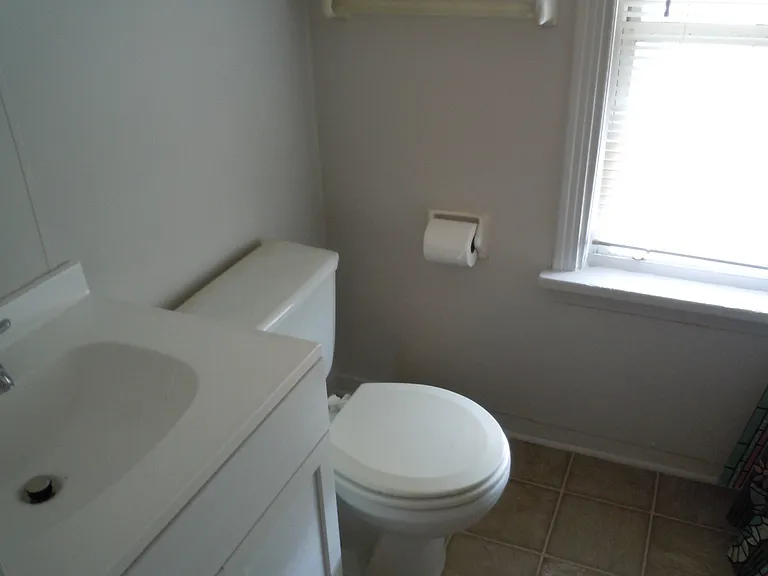 Versailles Ave — Photo 9
