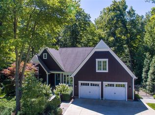 614 Bell Rd, Chagrin Falls, OH 44022