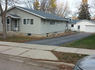 207 N 6th St #A, Henderson, MN 56044