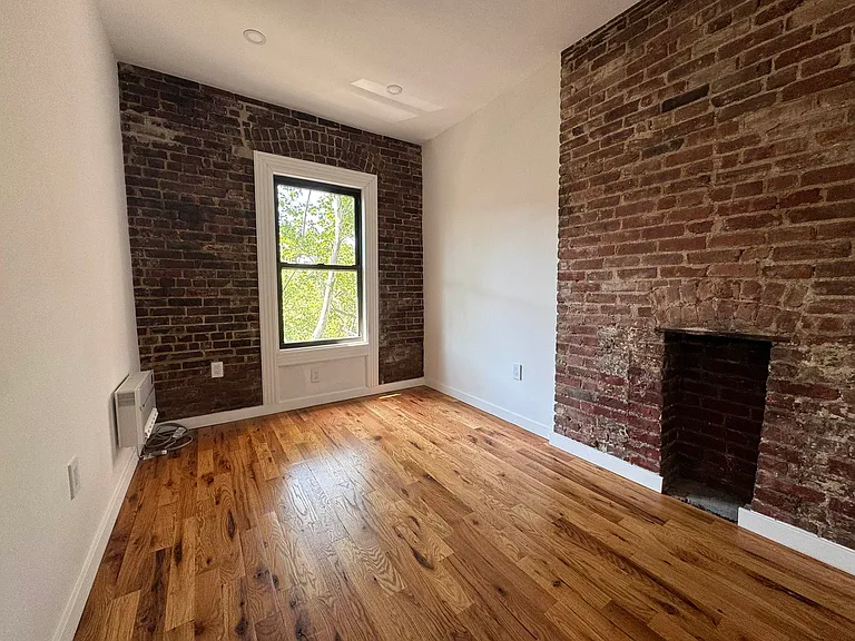 128 Montague St #4R — Photo 3