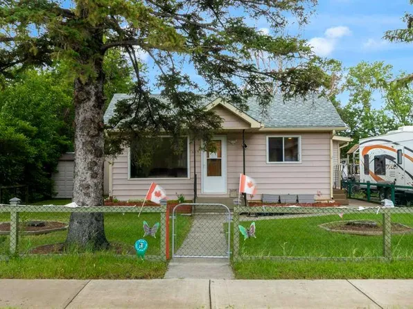 309 N 4th Ave, Strathmore, AB T1P 1B4
