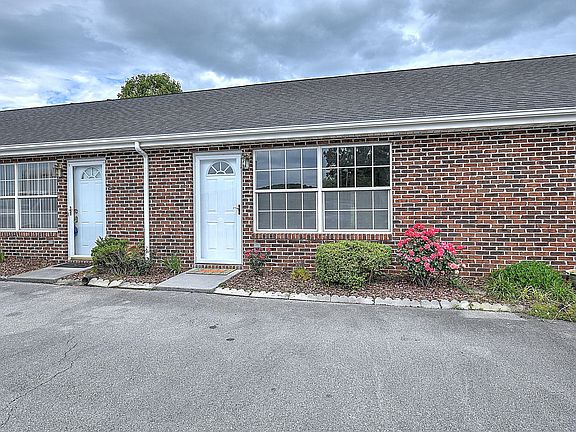 3rd image of 21 Boone Hill Ct #0