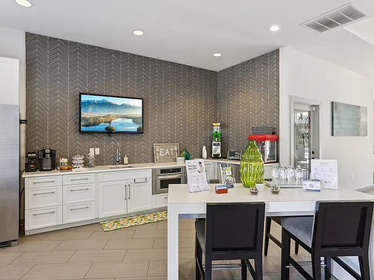 The Arbor Walk Apartments — Photo 33