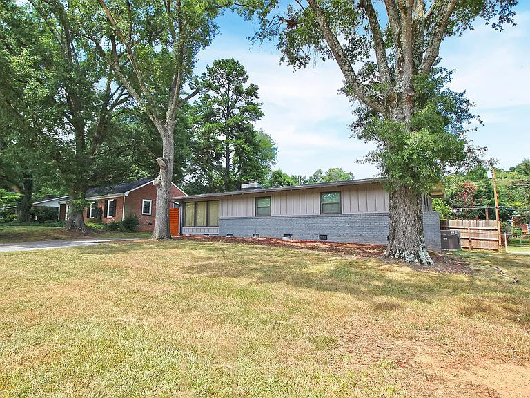 401 Scaleybark Rd — Photo 3