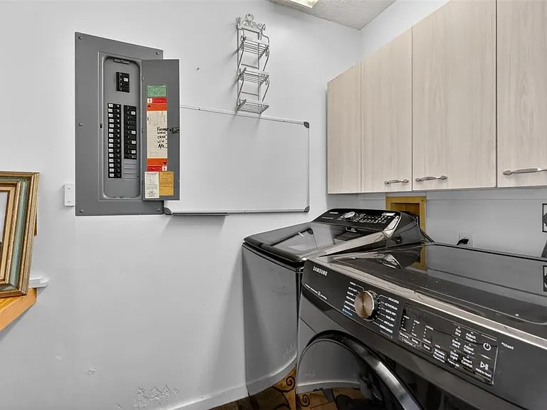 411 Del Mar Dr — Photo 37