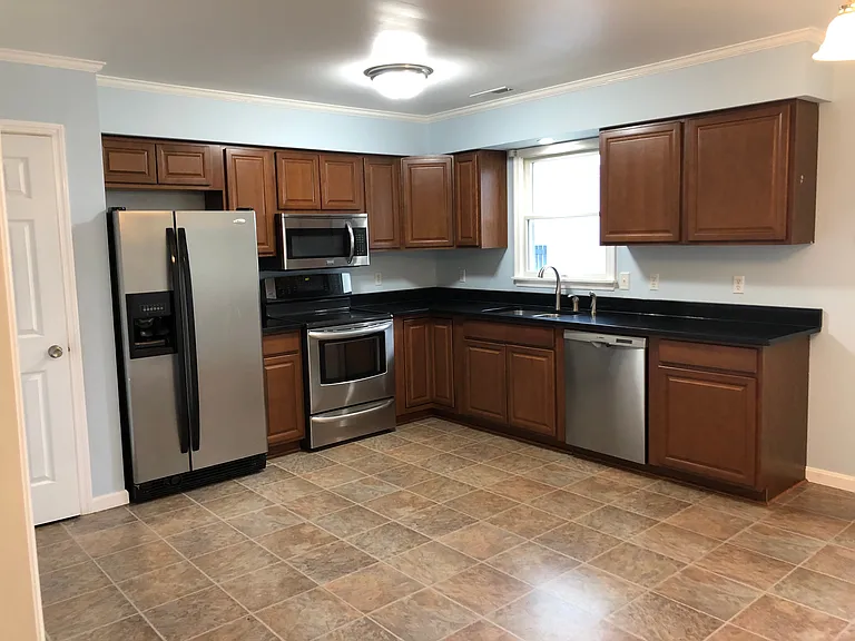 401 Hubbard Cir — Photo 8
