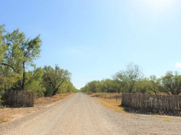 1078 PR 2630, Moore, TX 78057