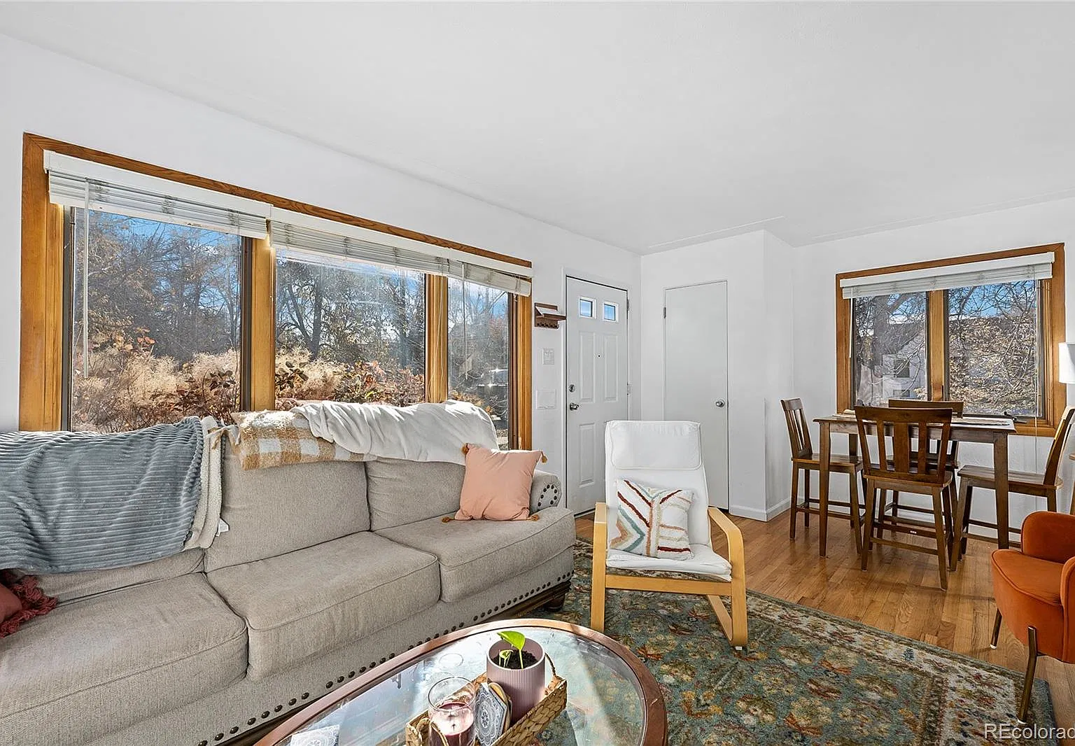 5 bed, 2.0 bath, 2056 sqft, $3,500 — Photo 2