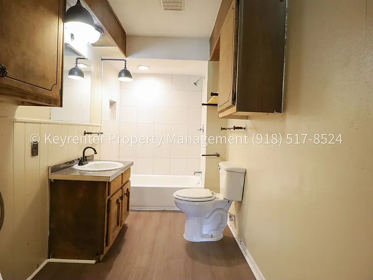 1928 N Columbia Pl — Photo 13
