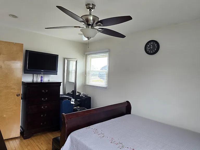35 Universal Ave — Photo 18