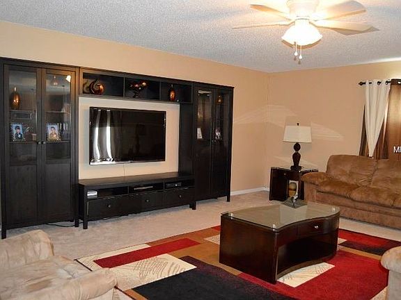 3rd image of 106 Wheatfield Cir