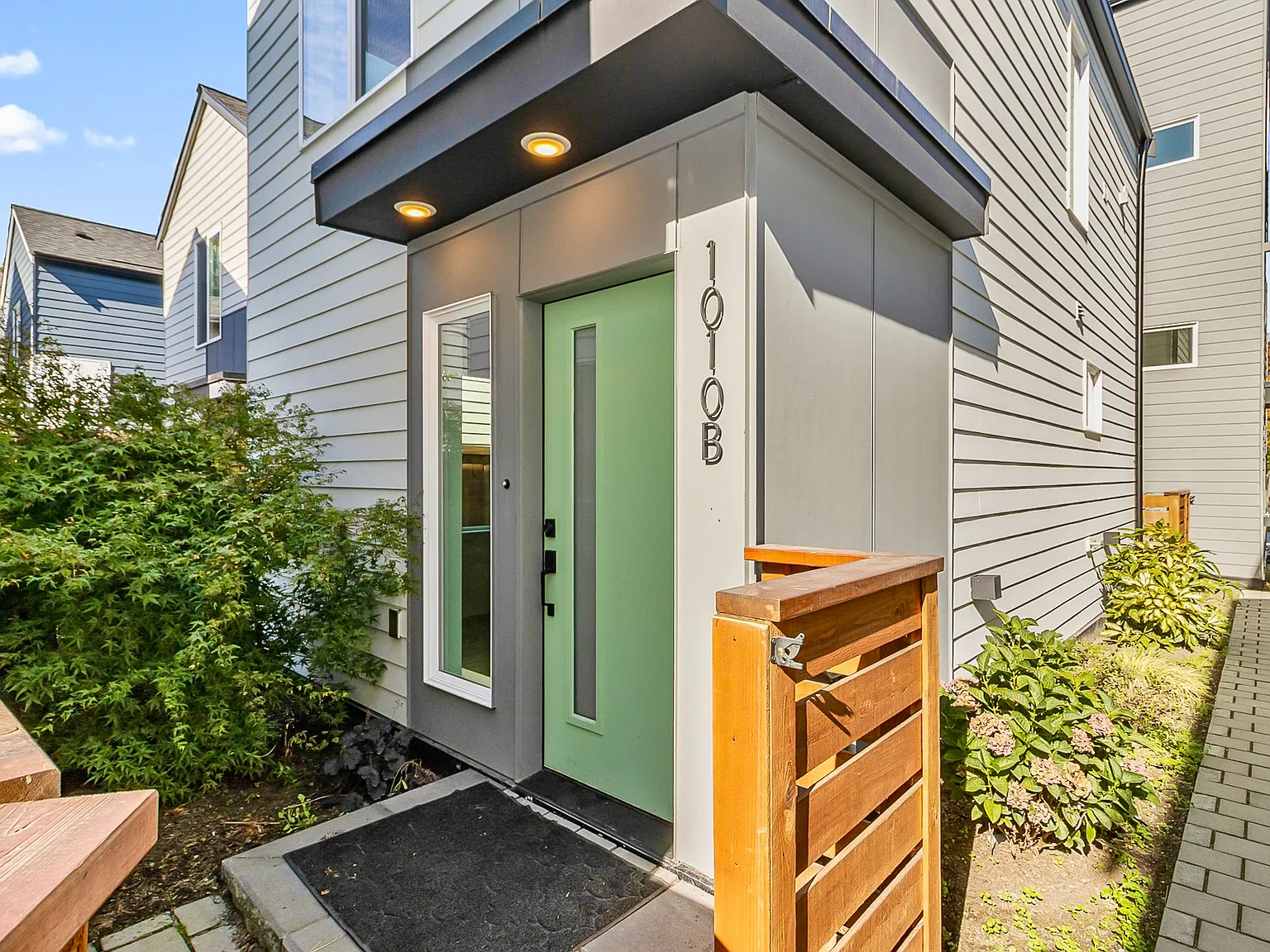 2 bed, 1.5 bath, 680 sqft, $2,550 — Photo 1
