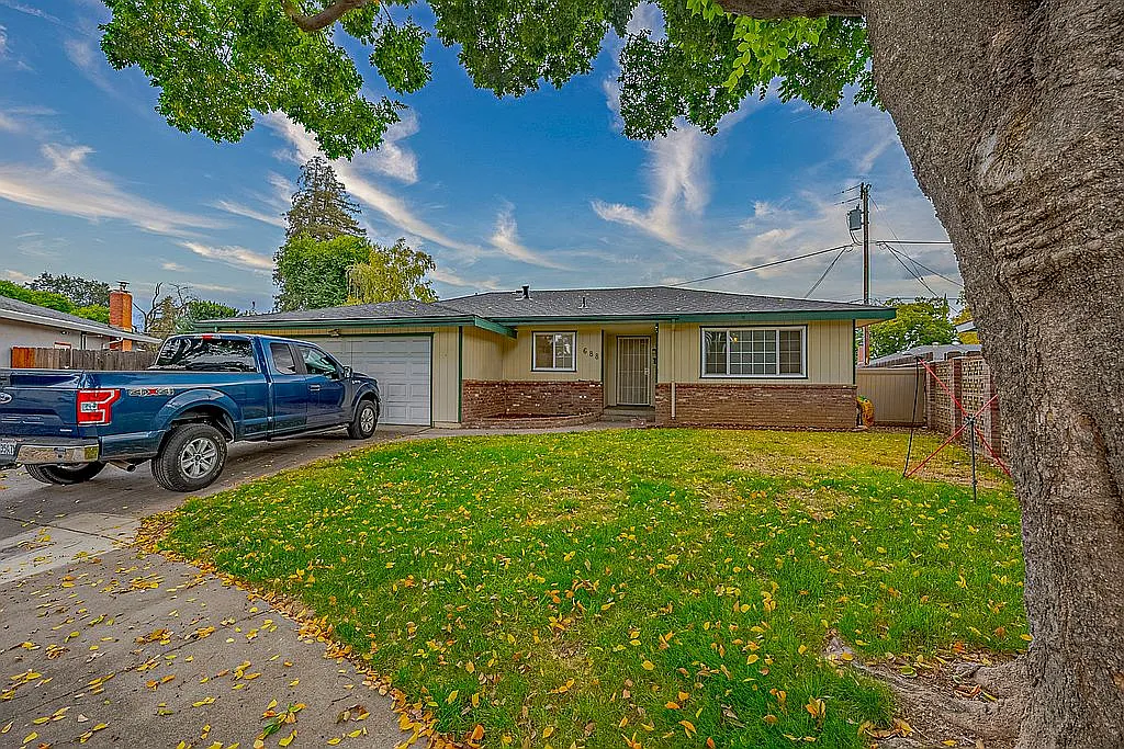 688 Elise Ct photo 1