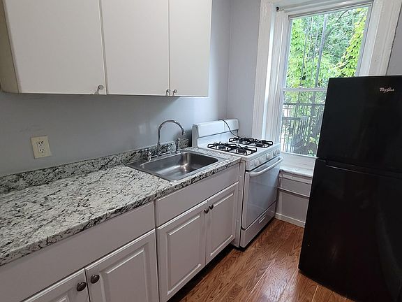 2nd image of 364 Bergen Ave #3A