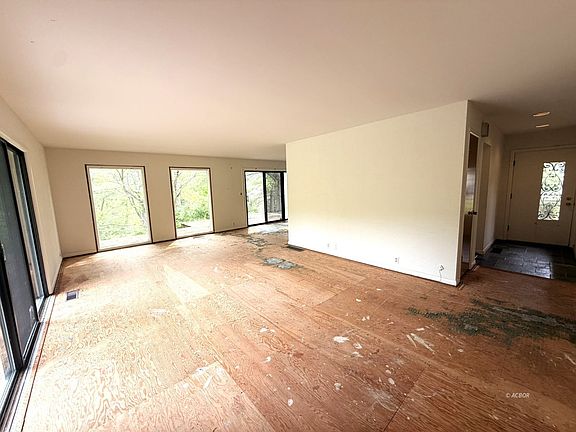 5th image of 4 Canterbury Dr