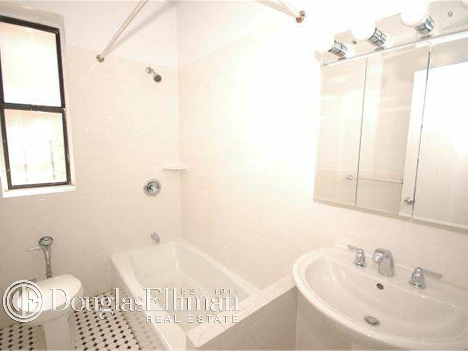 2nd image of 3609 Broadway APT 3B