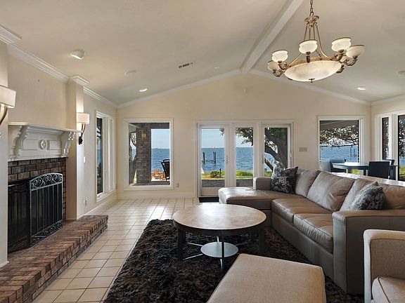 5th image of 4413 Soundside Dr