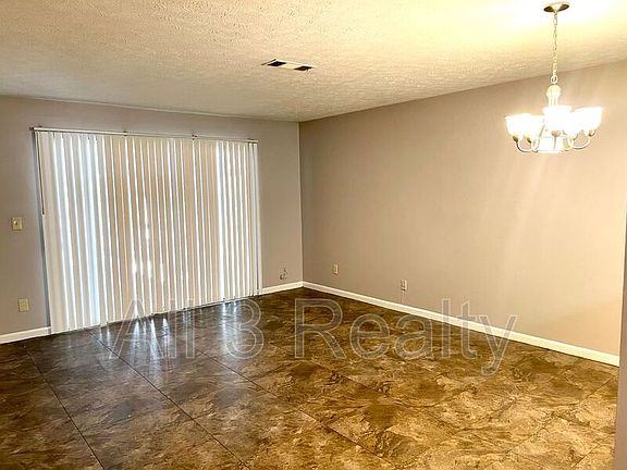 4th image of 216 Sheraton Ct
