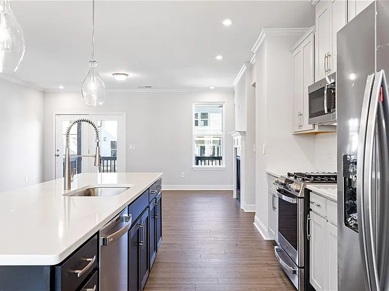 801 Cameron Trl — Photo 4