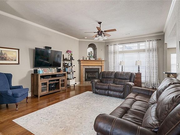 3rd image of 707 Ledanna Dr