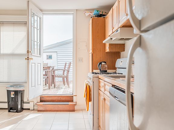5th image of 14 Summer St #3
