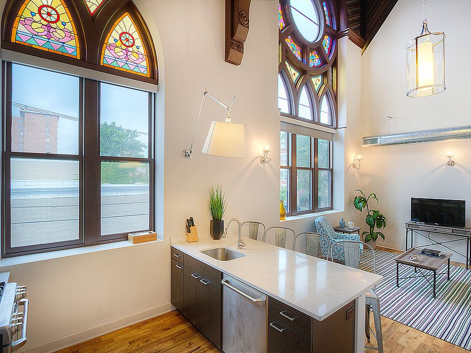 1st image of 1336 N Damen Ave #203