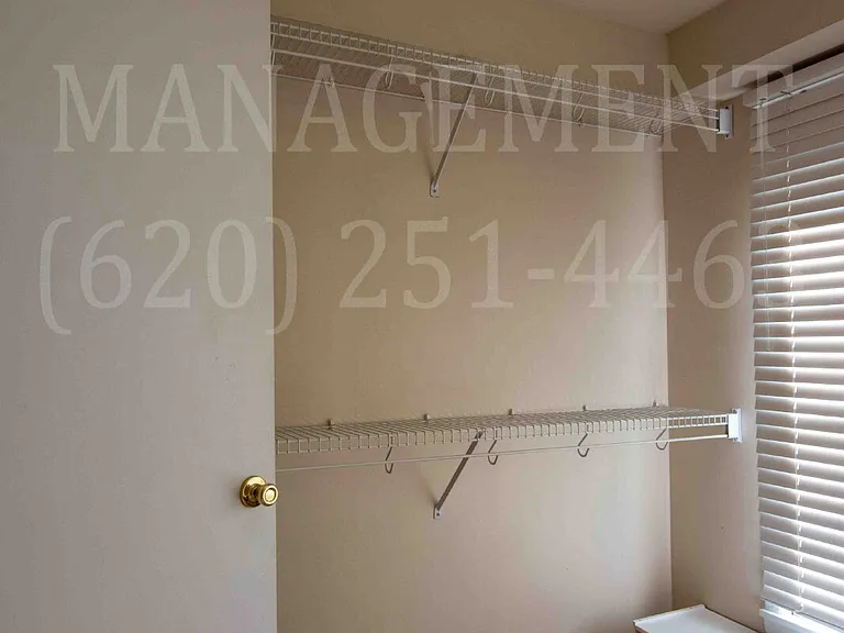 706 W 1st St — Photo 19