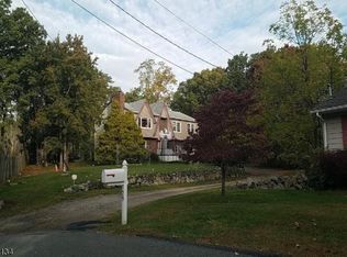 29 Billinge Rd, Hopatcong, NJ 07843