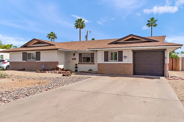817 W Romo Jones St — Photo 10