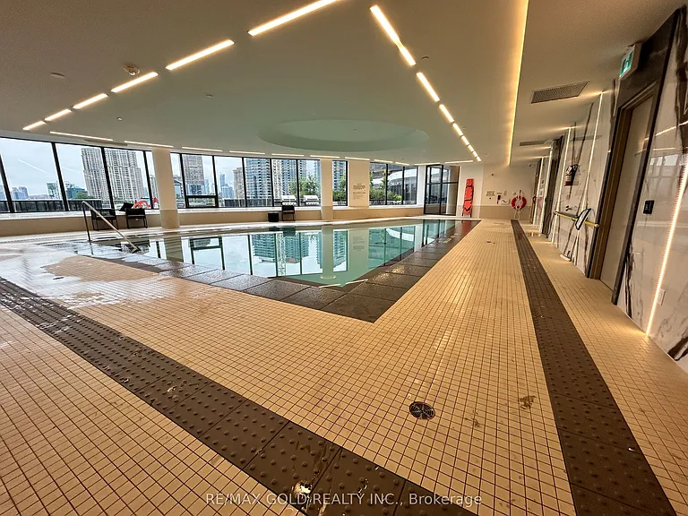 5105 Hurontario St #809 — Photo 30