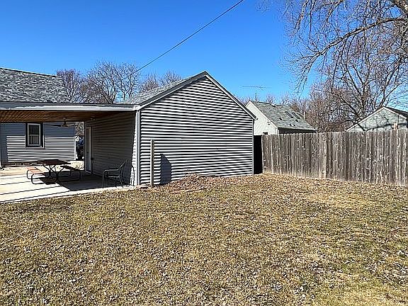 5th image of 1511 S Willard Ave