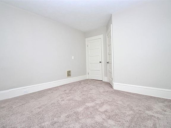3rd image of 1475 W 114th St