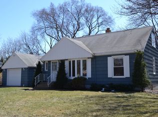 924 Lovell Ave, Roseville, MN 55113