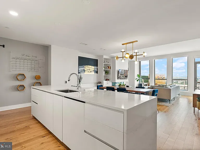 1211 Van St SE #Penthouse 4 — Photo 6