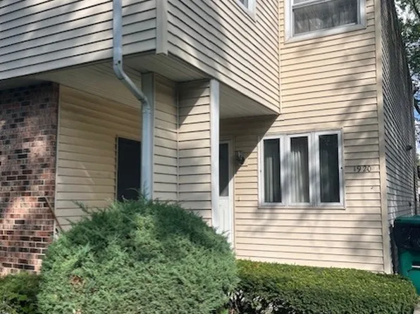 1920 Moore Ave, Joliet, IL 60433