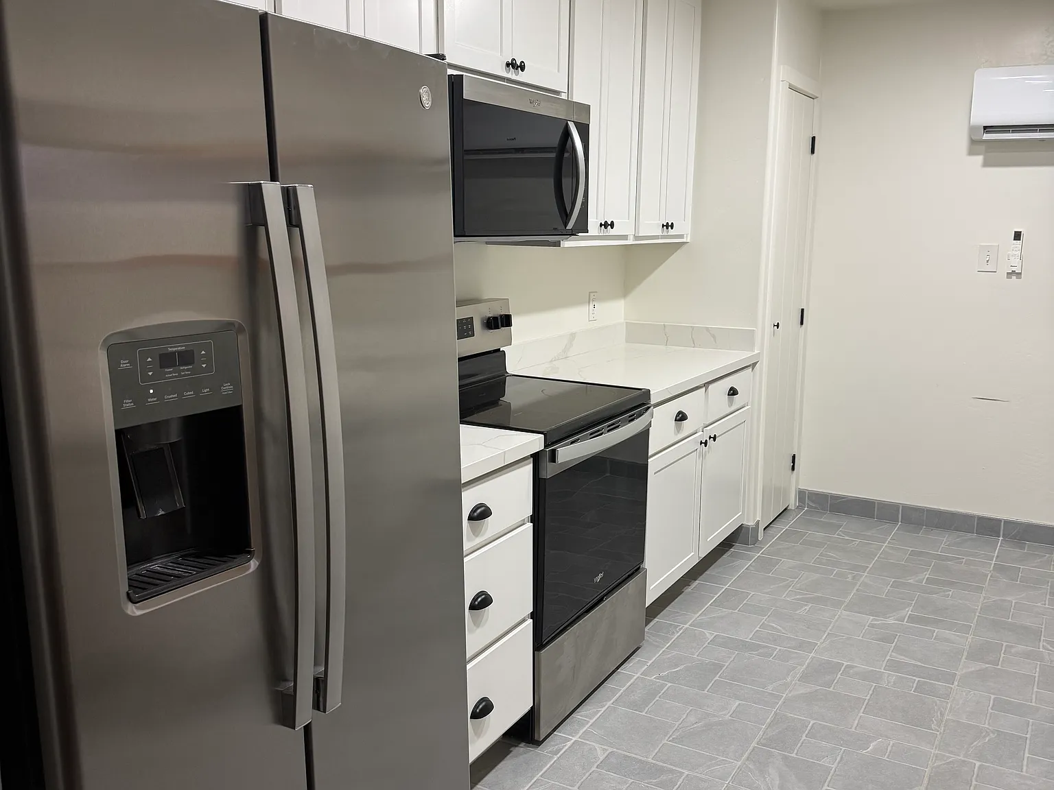 2 bed, 1800 sqft, $2,200 — Photo 3