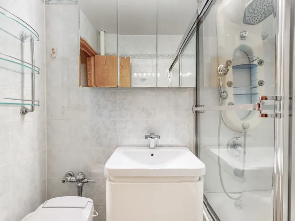 65-41 Booth Street image 10 of 16