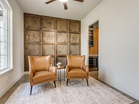 3rd image of 948 Dorsi Cir