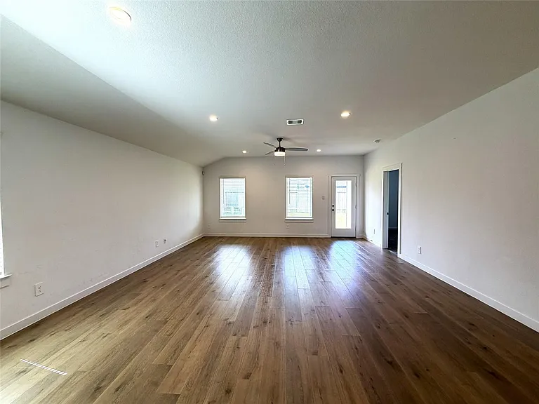 30215 Lone Peak Dr — Photo 3