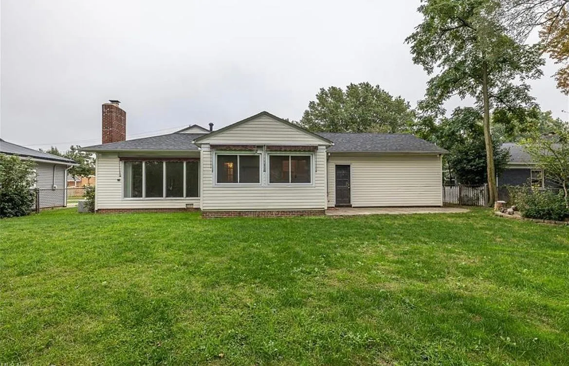 3 bed, 1.5 bath, 1341 sqft, $2,150 — Photo 2