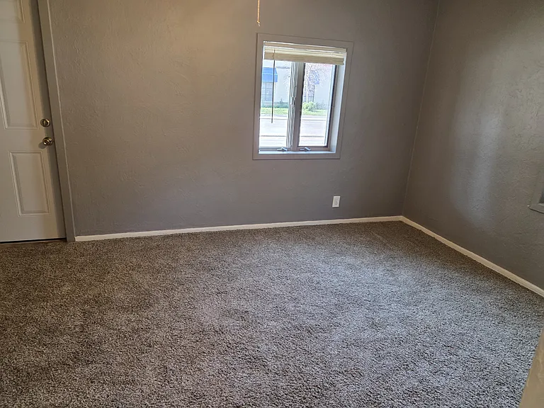 619 W Broadway Ave — Photo 4
